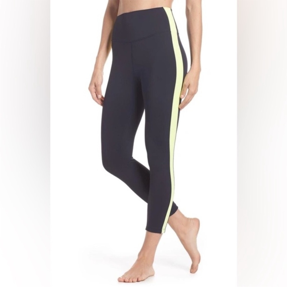 Splits59 Navy yellow striped cropped high rise leggings size medium